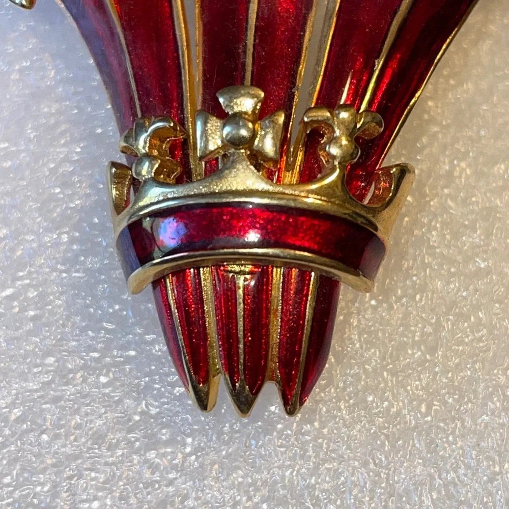 Vtg PEP Prince of Wales Feathers Brooch Red Enamel‎ Rhinestone Crown Gold Tone